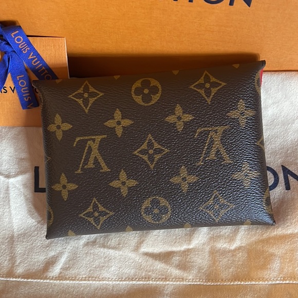 Kirigami Medium. Never used purchased 6/2021 no date code micro chip. - Picture 2 of 10